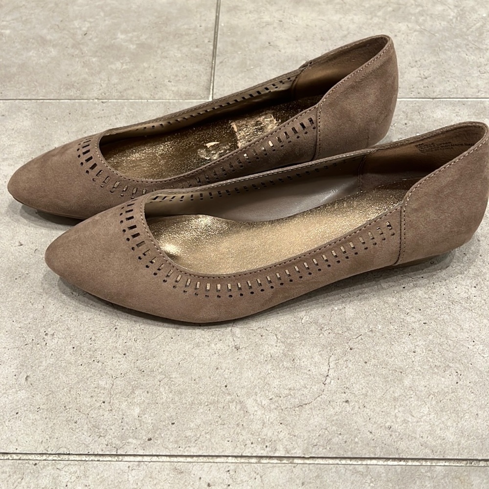Point toe flats - Picture 2 of 5
